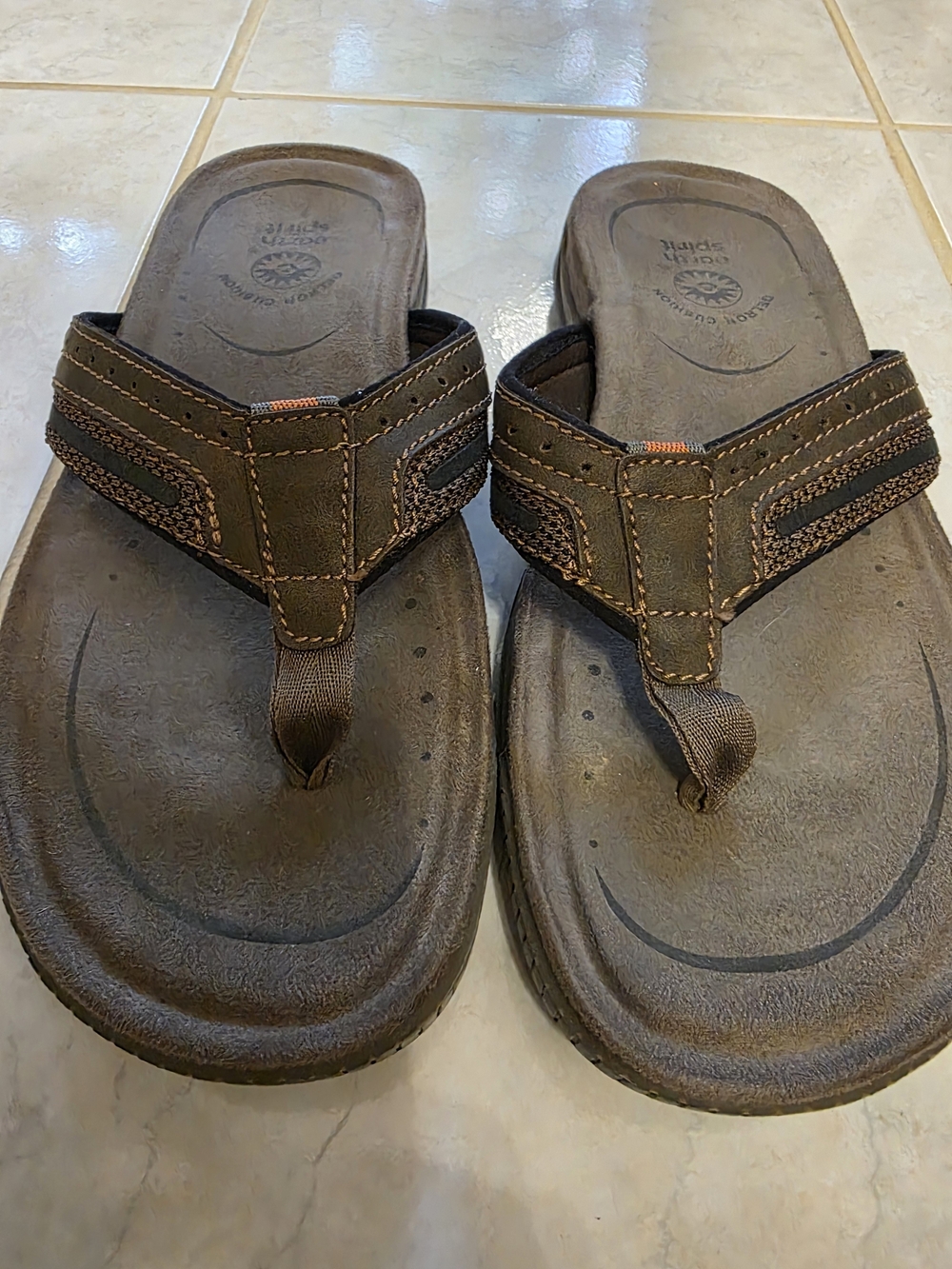 Earth Spirit Men's Brown Leather Flip-Flop Sandals